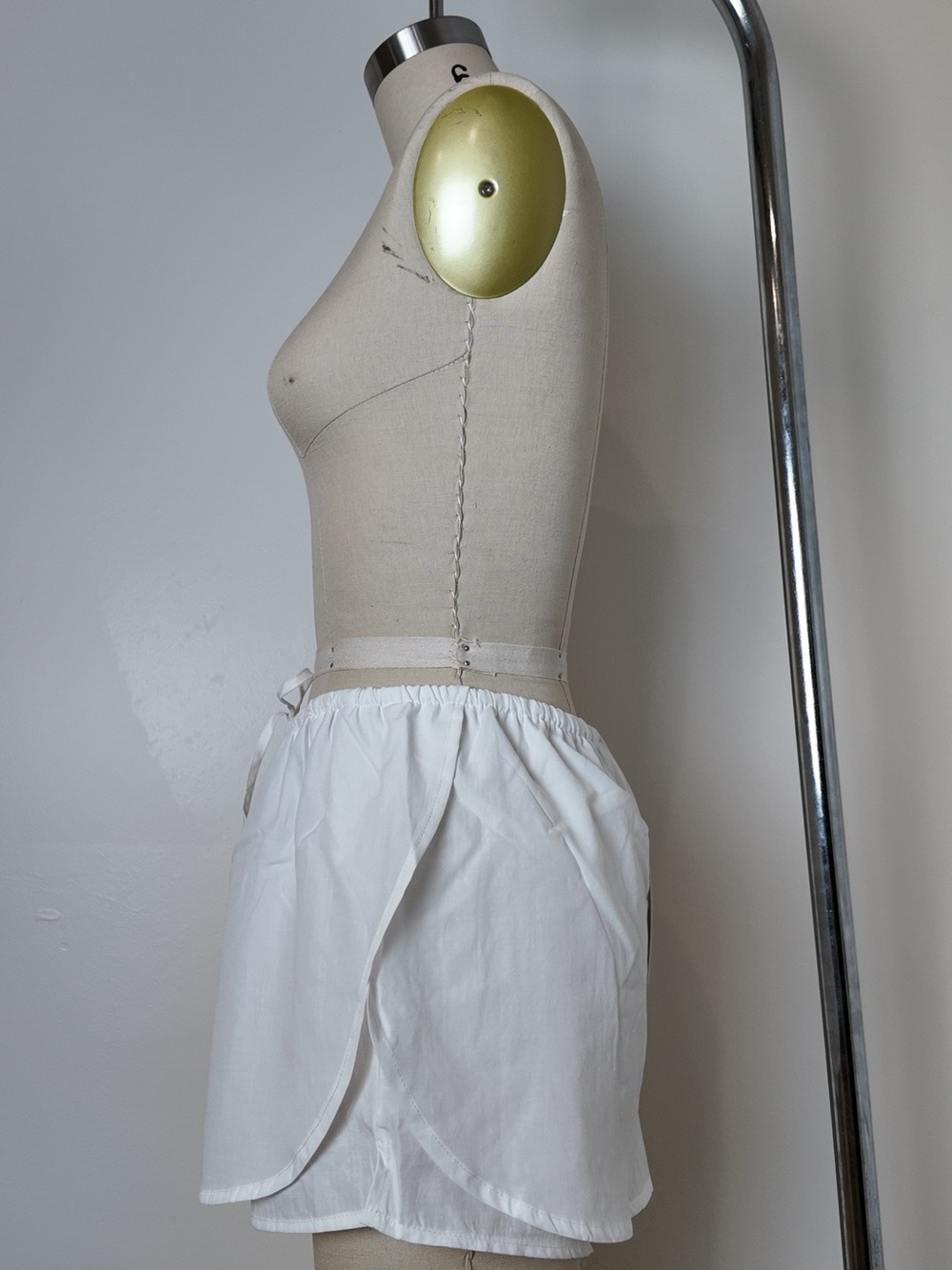 White Button-Front Drawstring Mini Skort - Picture 2 of 3